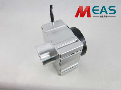 拉繩位移傳感器常見的輸出方向有側(cè)方位輸出或后位輸出 拉繩位移傳感器常見的輸出方向有側(cè)方位輸出或后位輸出