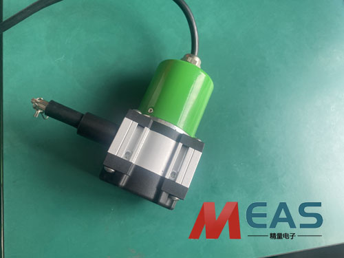 JL300-MA系列拉繩位移傳感器是通過傳輸線來傳遞信號的 JL300-MA系列拉繩位移傳感器是通過傳輸線來傳遞信號的