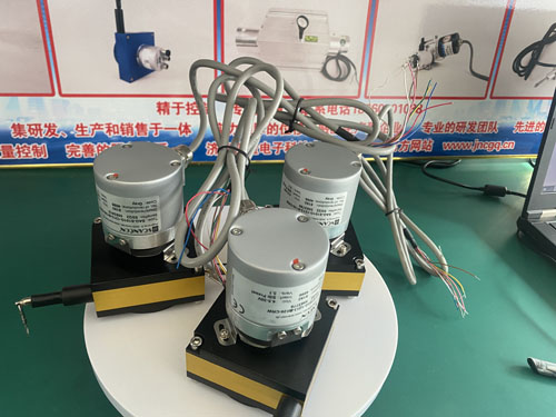 拉線位移傳感器通斷電時(shí)會(huì)產(chǎn)生瞬間的反向高壓 拉線位移傳感器通斷電時(shí)會(huì)產(chǎn)生瞬間的反向高壓