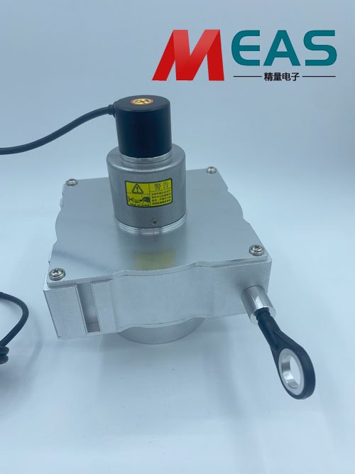 拉線位移傳感器的卷簧隨著距離的延伸而逐漸拉緊 拉線位移傳感器的卷簧隨著距離的延伸而逐漸拉緊