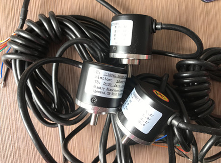 拉繩位移傳感器在工作中引起的電阻變化